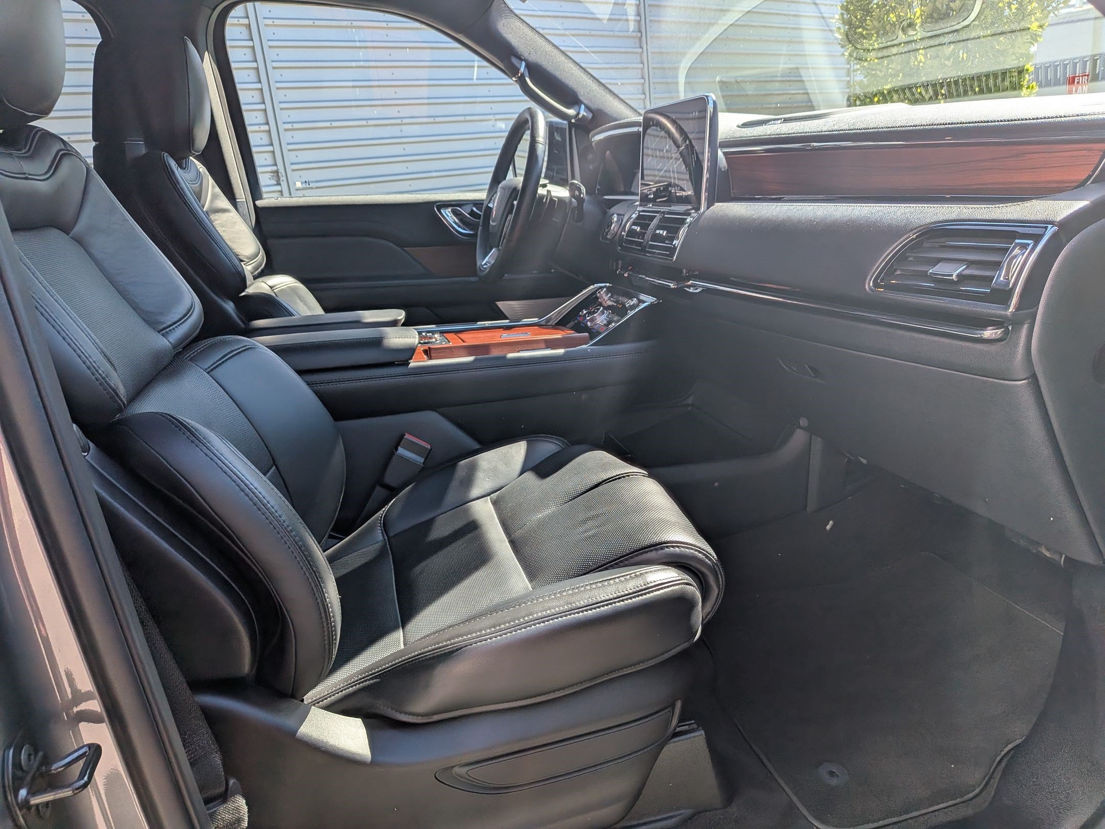 Used 2021 Lincoln Navigator Reserve w/ Luxury Package AWD/4WD image 32