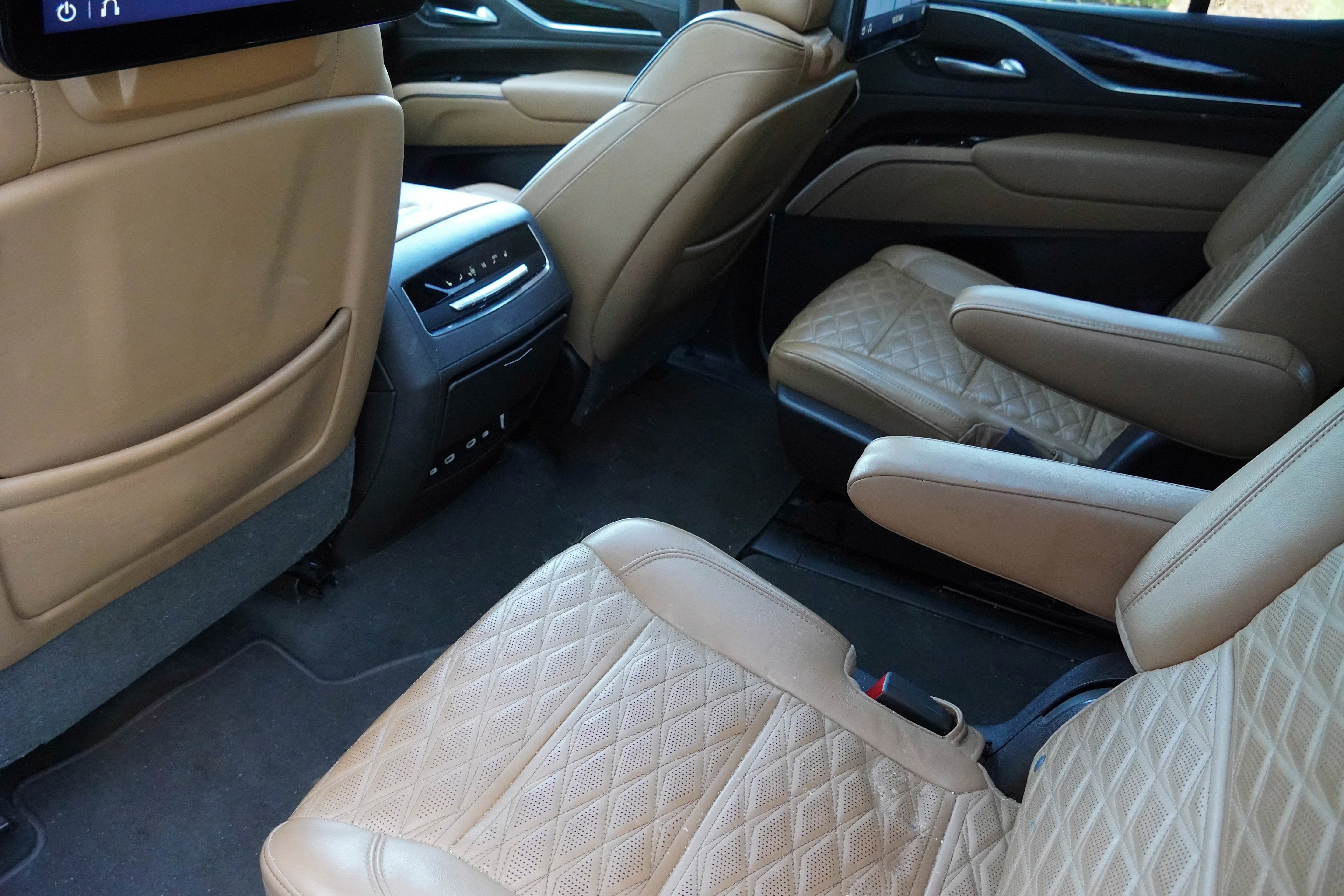 Used 2021 Cadillac Escalade Premium Luxury w/ LPO, Radiant Package AWD/4WD image 31