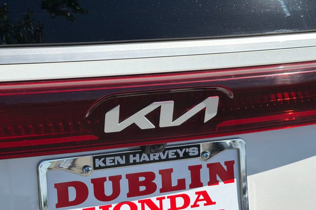 Used 2024 Kia Carnival EX FWD image 26