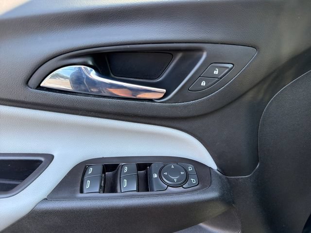 Used 2021 Chevrolet Equinox LS FWD image 20