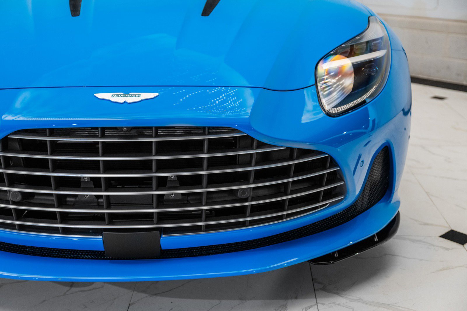 Used 2025 Aston Martin DB12 Volante image 46