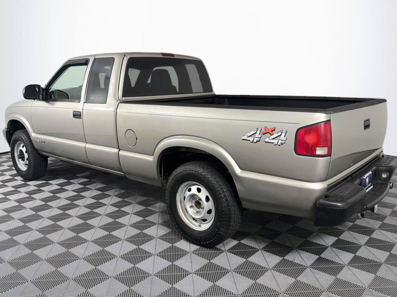 Used 2001 Chevrolet S10 Pickup 4x4 Extended Cab image 8
