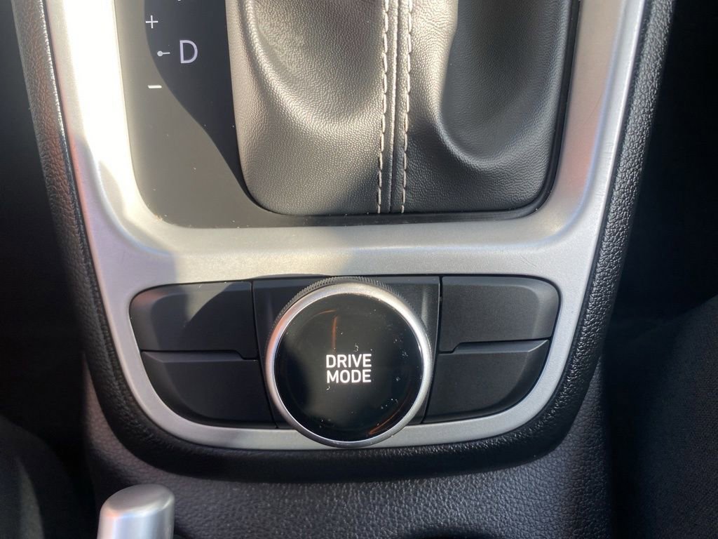 Used 2024 Hyundai Venue SEL image 24