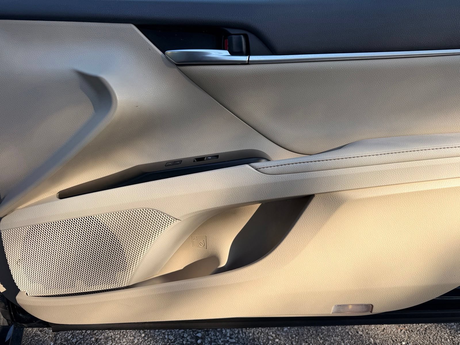 Used 2019 Toyota Camry XLE w/ Carpet Mat Package FWD image 43