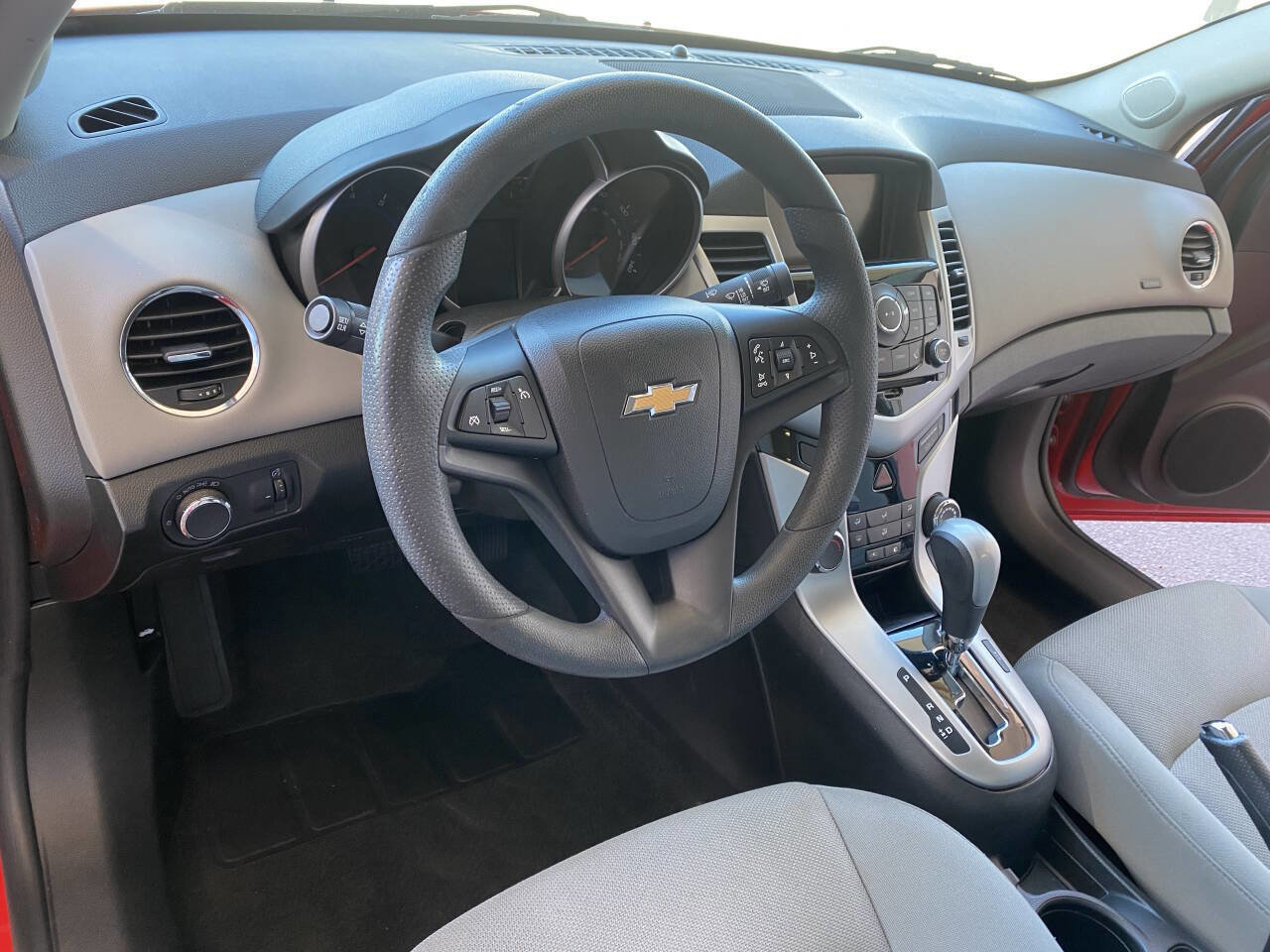 Used 2016 Chevrolet Cruze LT w/ Technology Package image 34