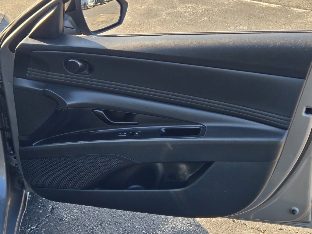 Used 2025 Hyundai Elantra Sport FWD image 6