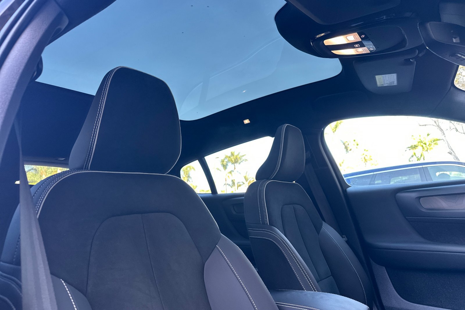 Certified 2023 Volvo C40 P8 Recharge Plus w/ Protection Package Premier AWD/4WD image 19