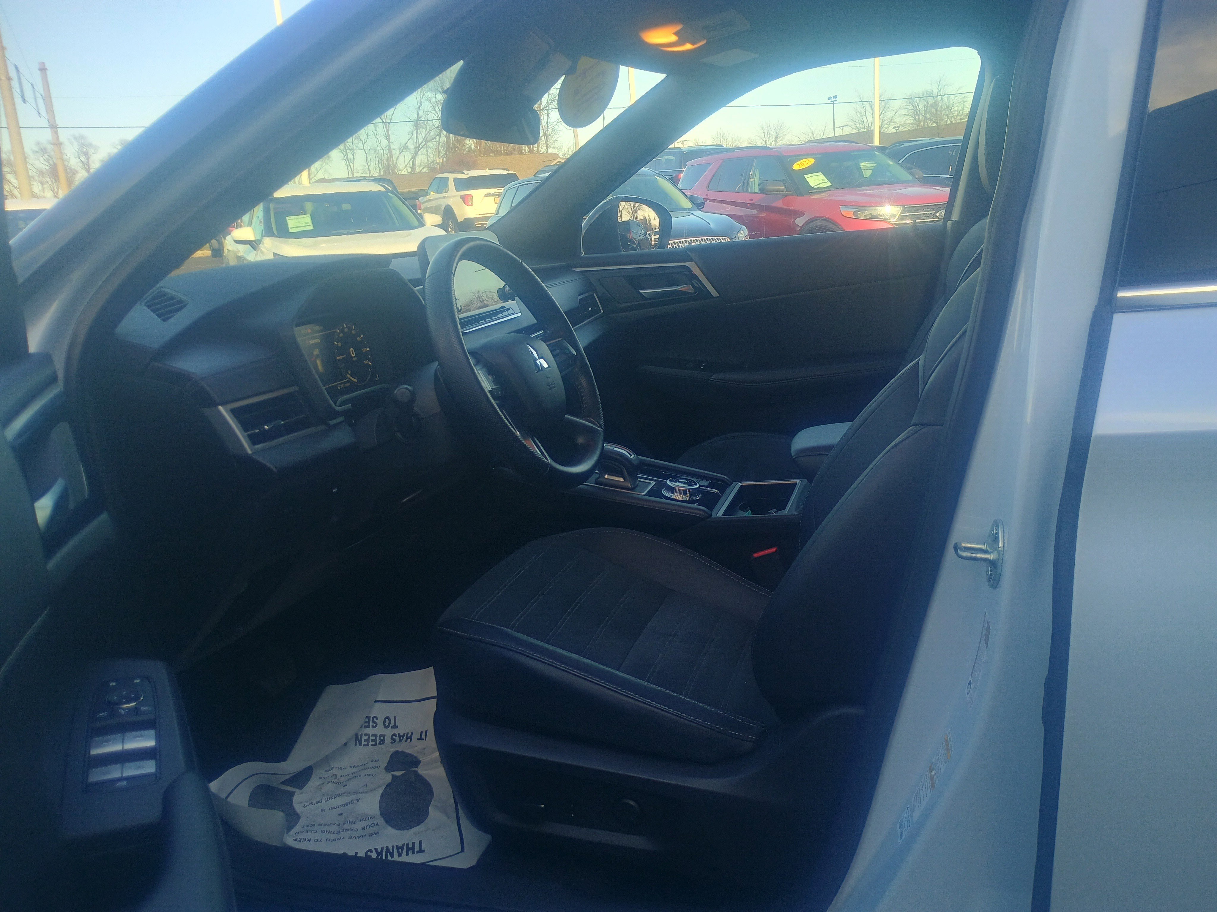 Used 2024 Mitsubishi Outlander SE image 18