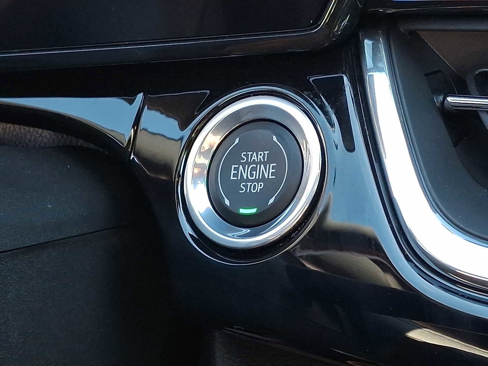 Used 2025 Chevrolet Trax RS w/ Driver Confidence Package image 23