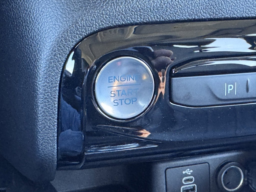 Used 2025 Ford Escape SE w/ PHEV Premium Package image 6