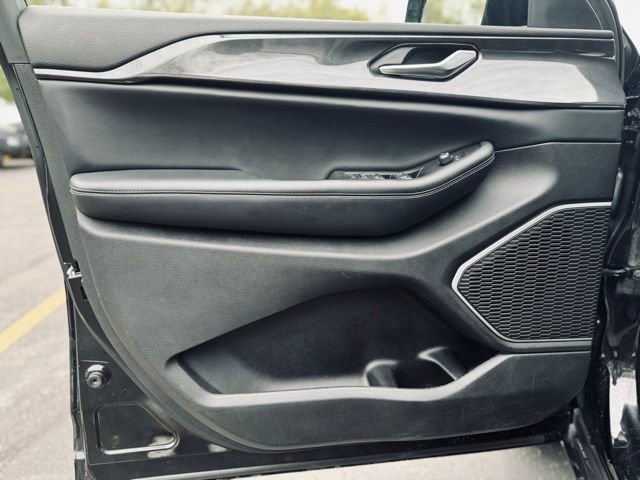 Used 2022 Jeep Grand Cherokee Altitude image 12