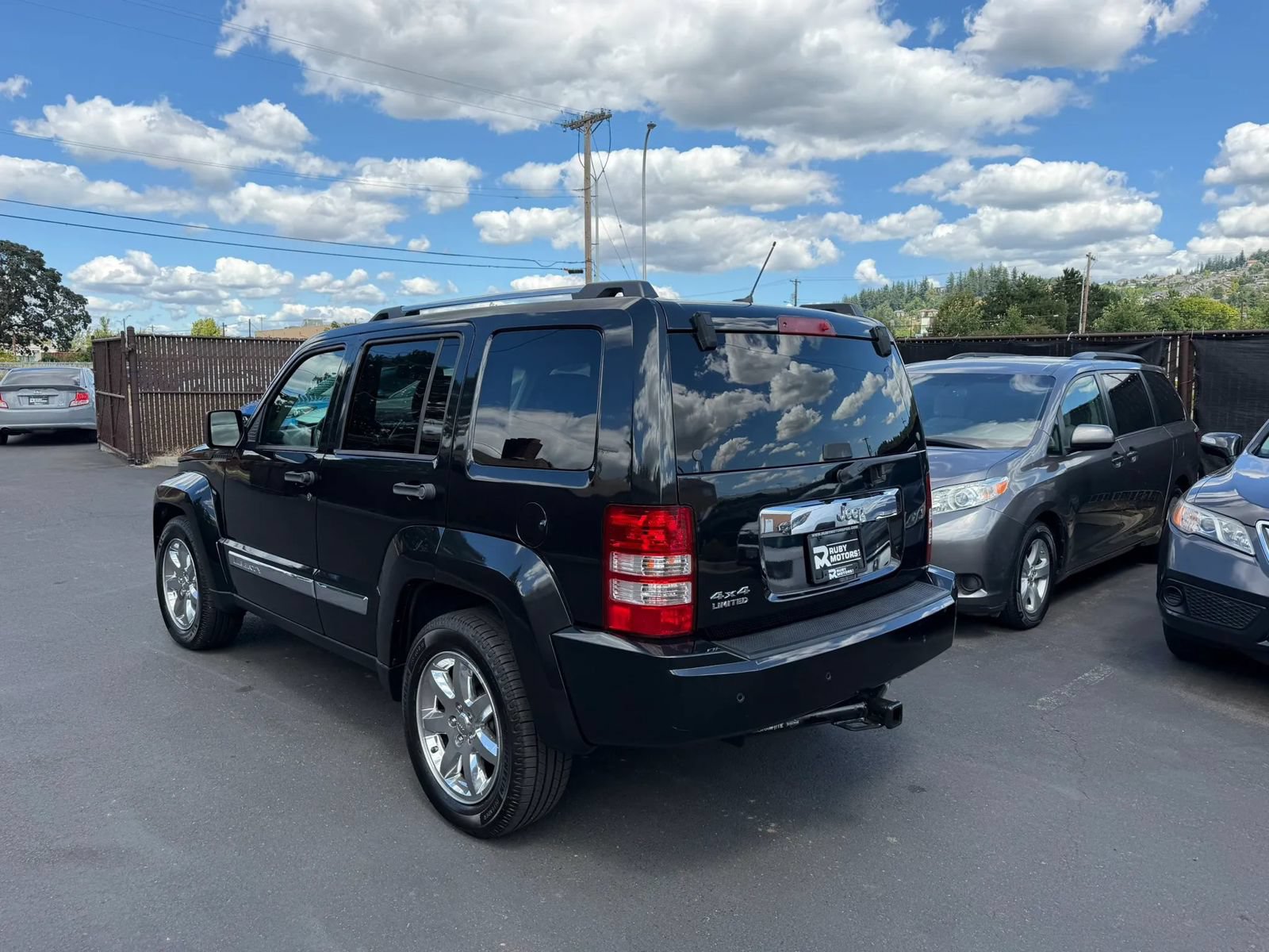 Used 2010 Jeep Liberty Limited w/ Tire & Wheel Group AWD/4WD image 6