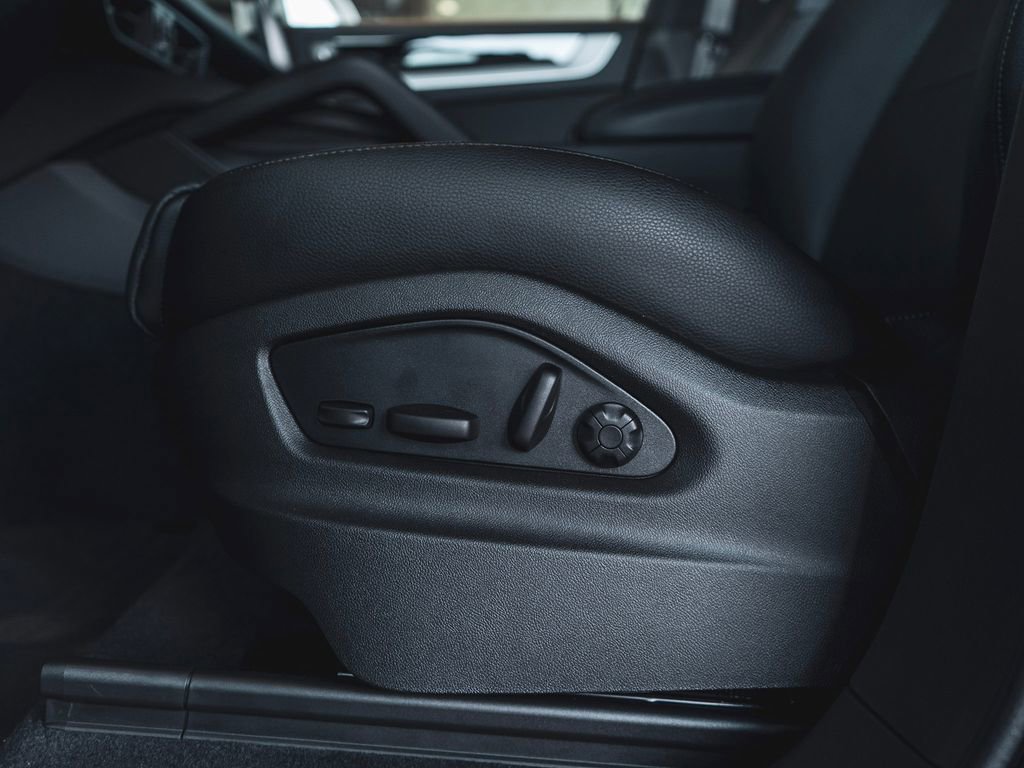 New 2025 Porsche Cayenne image 30