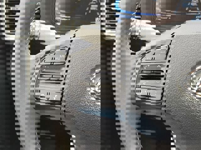 Certified 2025 Hyundai Venue SEL image 25