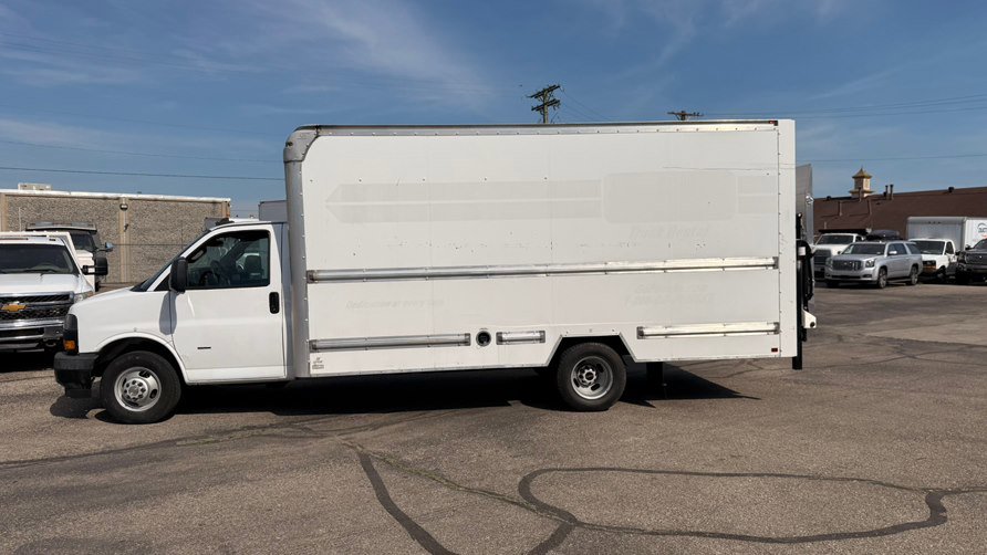 Used 2020 GMC Savana 3500 Extended w/ Driver Convenience Package RWD image 2