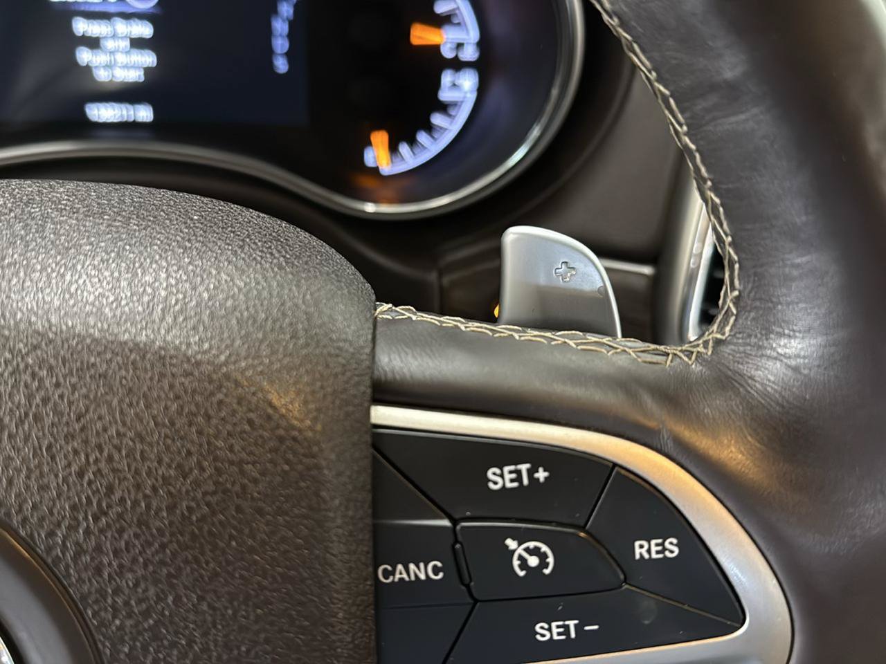 Used 2015 Jeep Grand Cherokee Overland AWD/4WD image 16