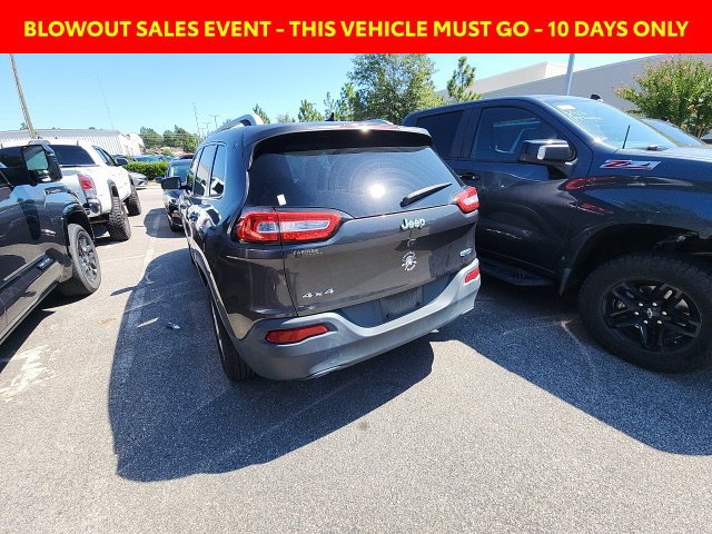 Used 2016 Jeep Cherokee Latitude w/ Cold Weather Group AWD/4WD image 10