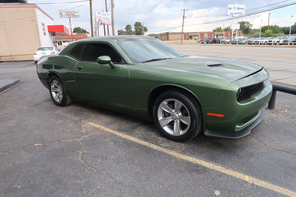 Used 2019 Dodge Challenger SXT RWD image 2