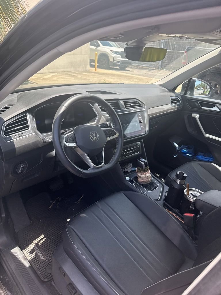 Used 2023 Volkswagen Tiguan SE w/ Panoramic Sunroof Package FWD image 7