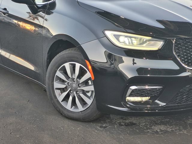 Used 2024 Chrysler Pacifica Select image 3