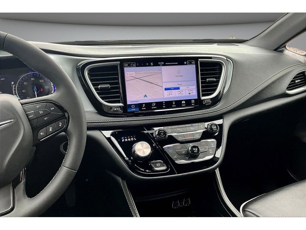 Used 2025 Chrysler Pacifica Limited image 7