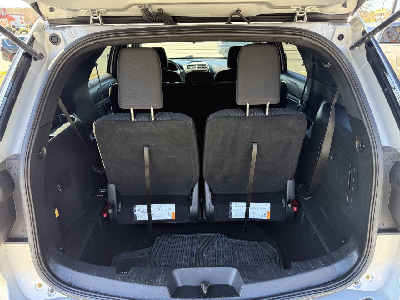 Used 2019 Ford Explorer XLT image 13
