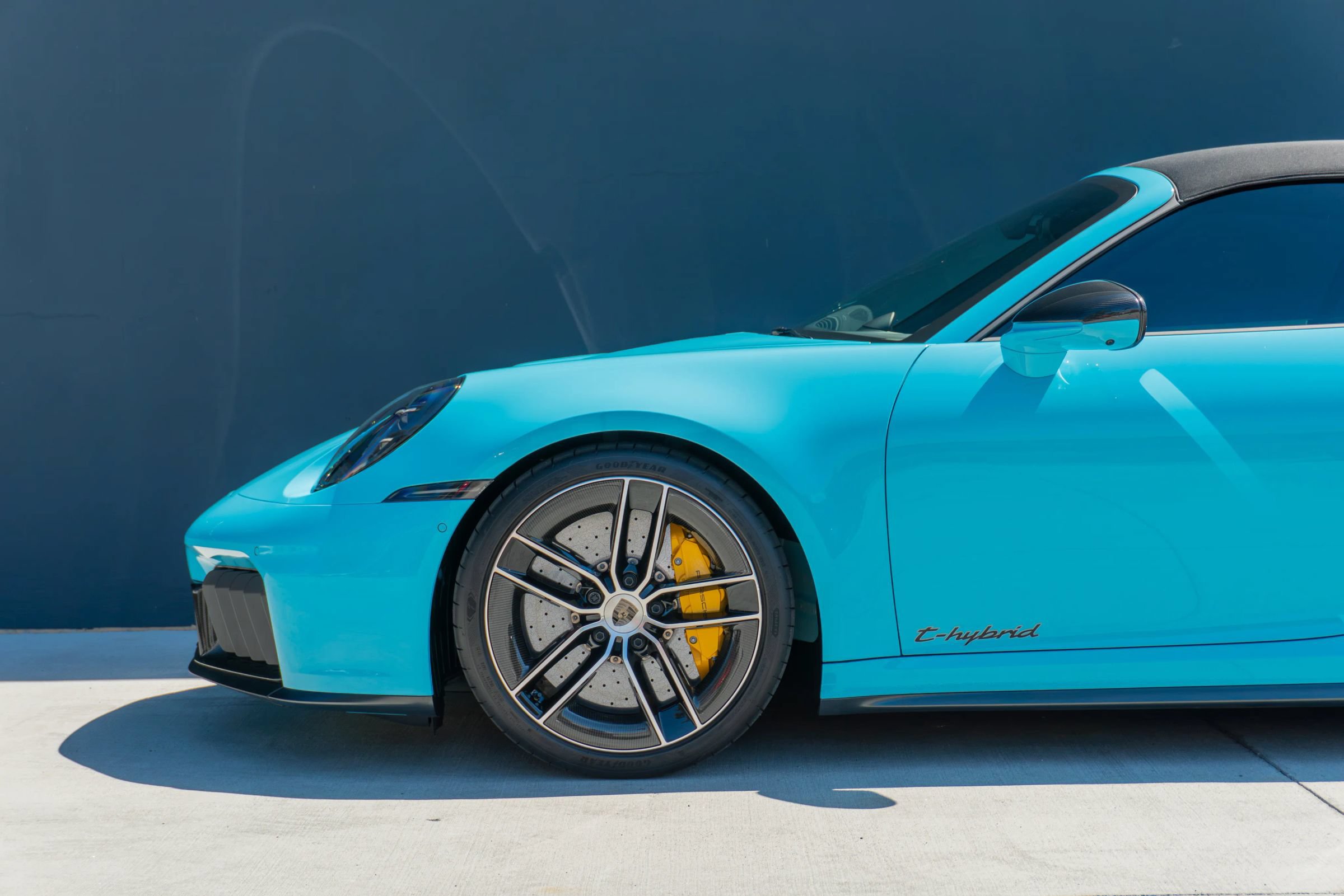 Used 2025 Porsche 911 Carrera 4 GTS AWD/4WD image 19