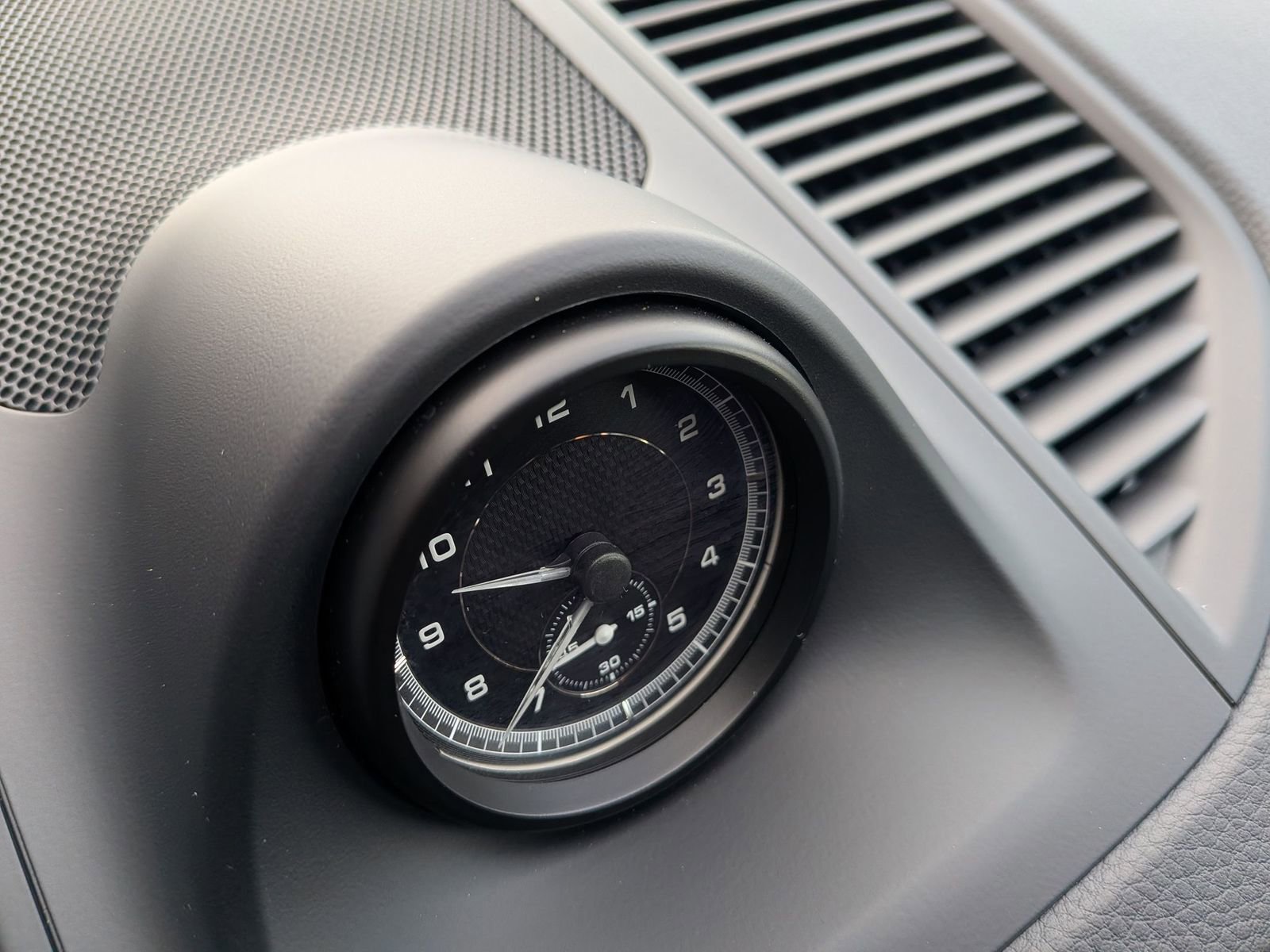 Certified 2025 Porsche Macan image 21