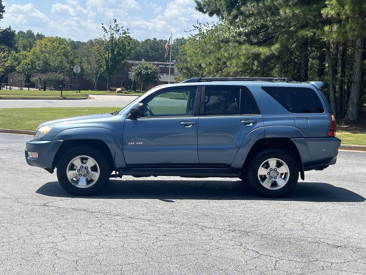 Used 2005 Toyota 4Runner SR5 AWD/4WD image 3