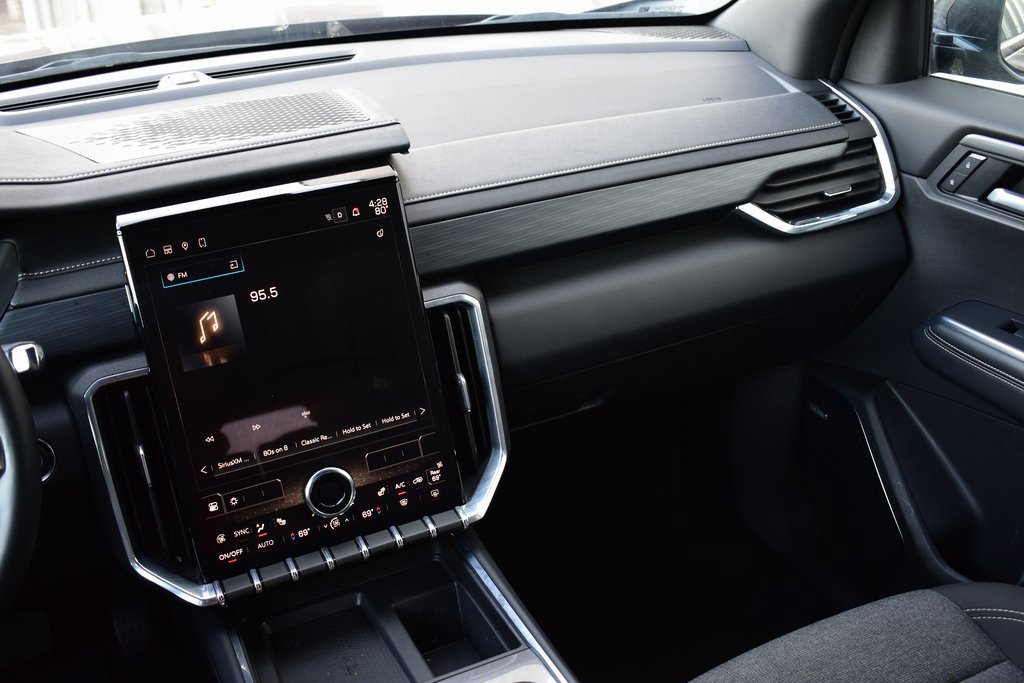 Used 2025 GMC Acadia Elevation image 28