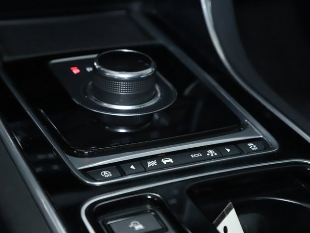 Used 2018 Jaguar XF Premium image 26