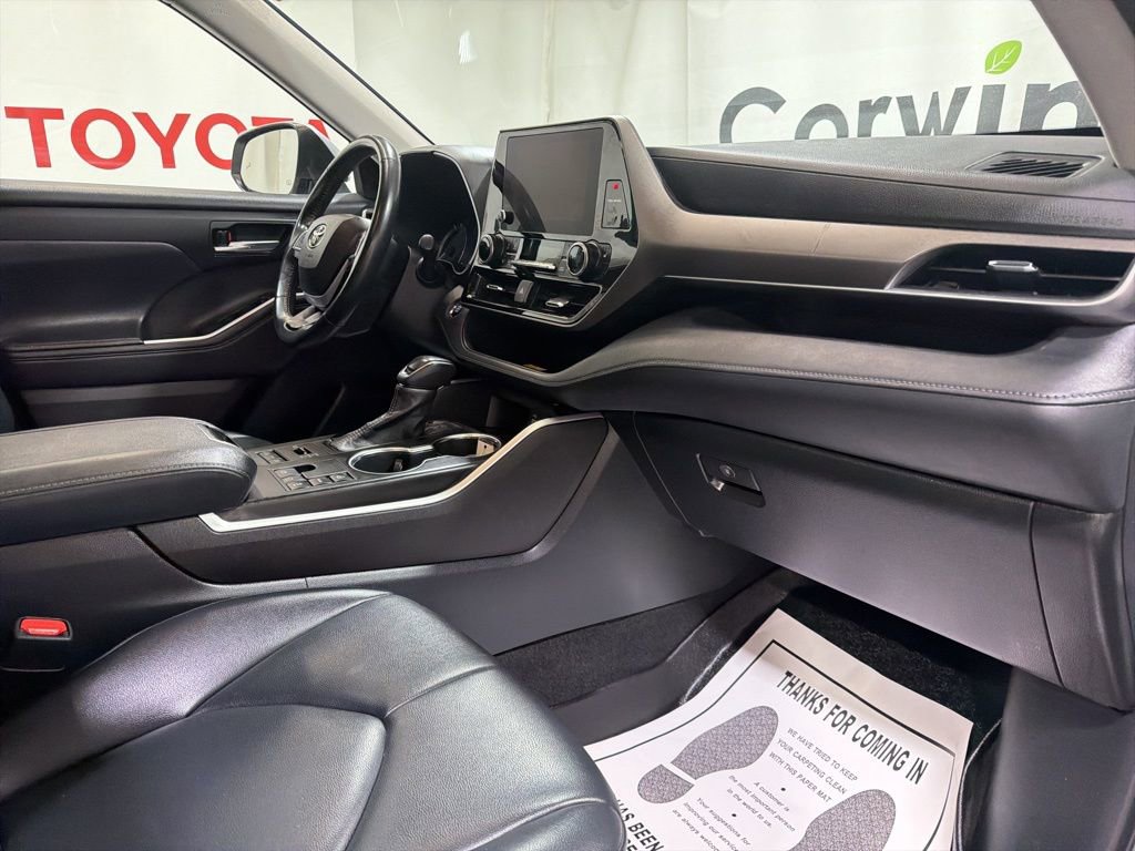 Used 2023 Toyota Highlander XLE image 11