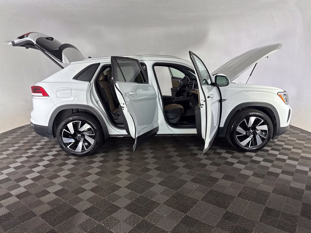 Used 2025 Volkswagen Atlas Cross Sport SE AWD/4WD image 14