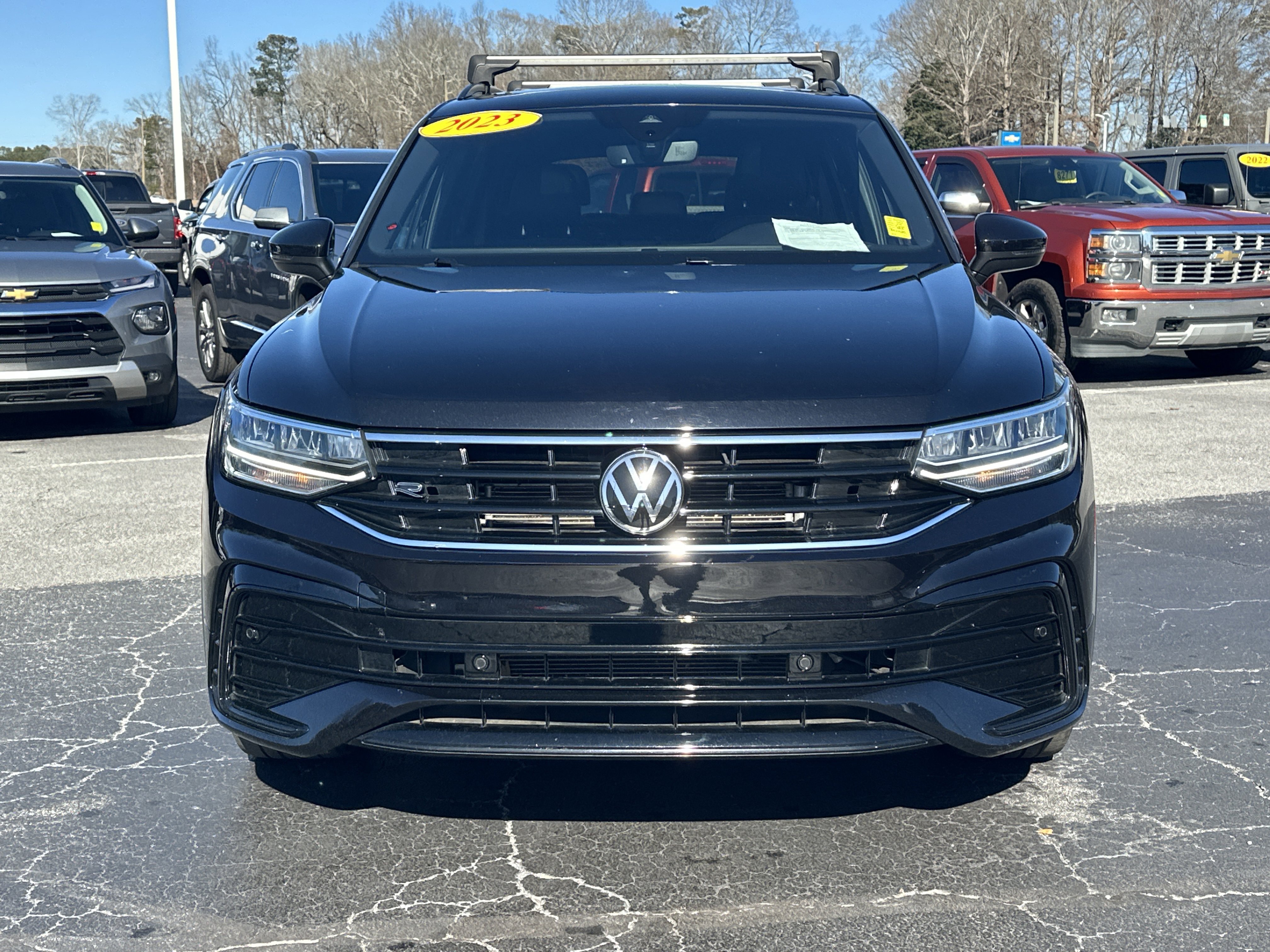 Used 2023 Volkswagen Tiguan SE R-Line image 3