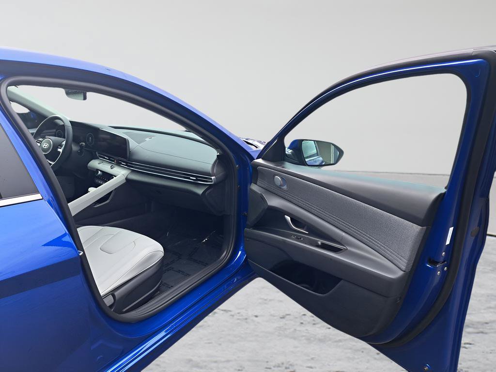 Used 2026 Hyundai Elantra Limited FWD image 15