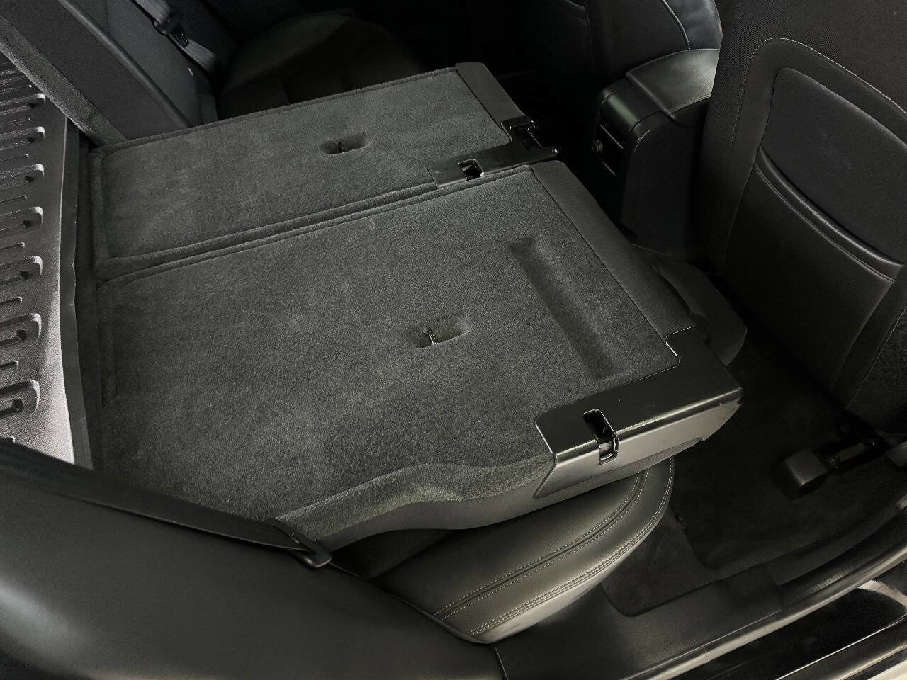 Used 2017 Volvo XC60 T5 w/ Tailgate Package image 77