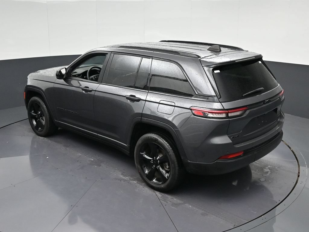 Used 2024 Jeep Grand Cherokee Limited w/ Black Appearance Package AWD/4WD image 23