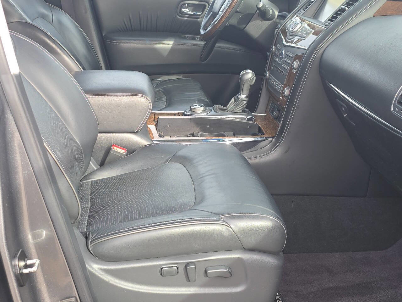 Used 2017 INFINITI QX80 4WD w/ Driver Assistance Package image 22