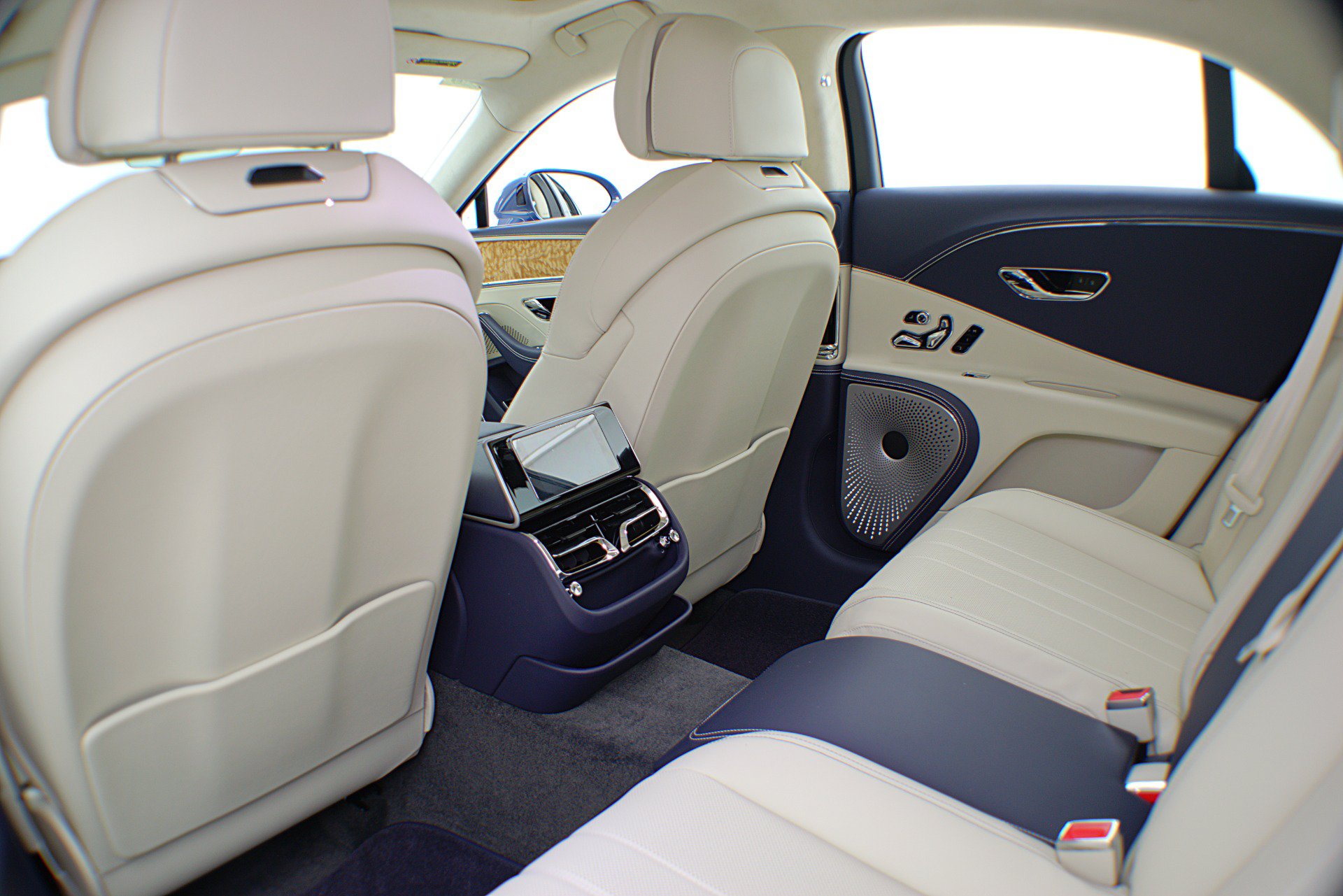 Certified 2022 Bentley Flying Spur Plug-In Hybrid AWD/4WD image 30