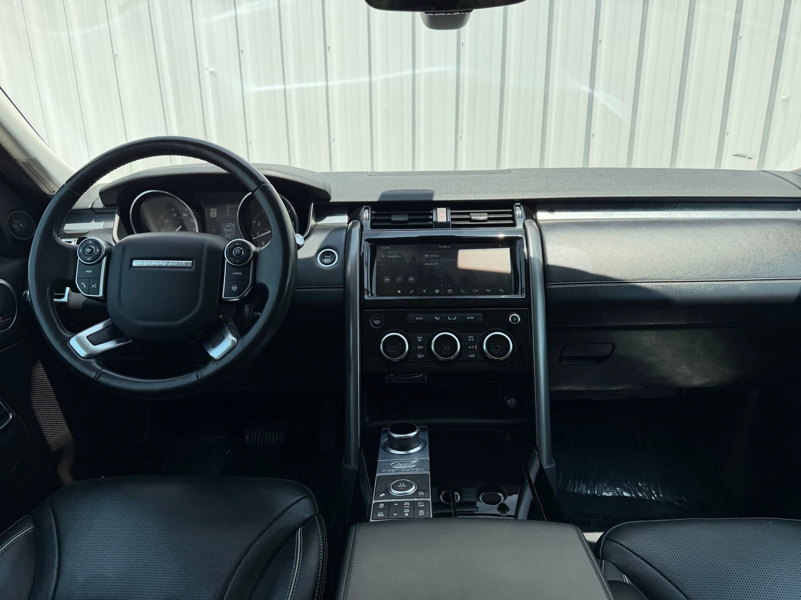 Used 2017 Land Rover Discovery First Edition AWD/4WD image 13