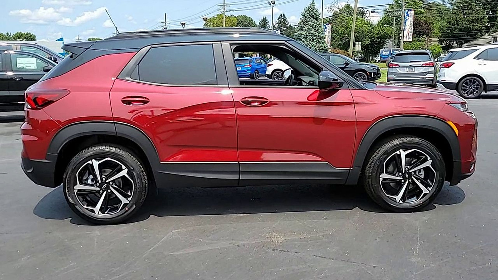 Used 2023 Chevrolet TrailBlazer RS w/ Convenience Package AWD/4WD image 9