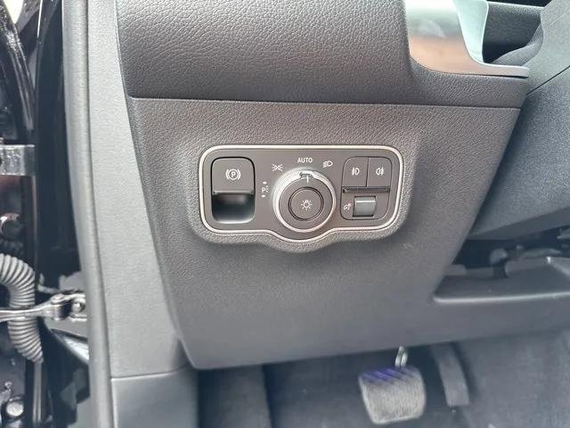 New 2025 Mercedes-Benz GLB 250 image 33