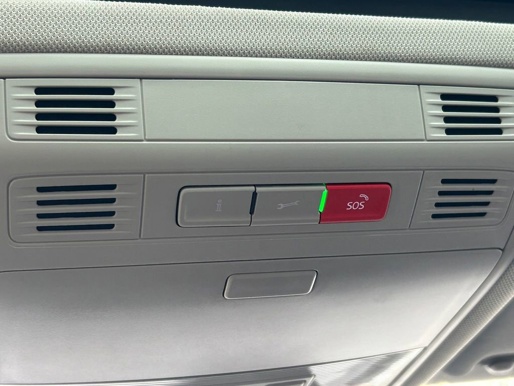 Used 2025 Volkswagen Jetta SE FWD image 19
