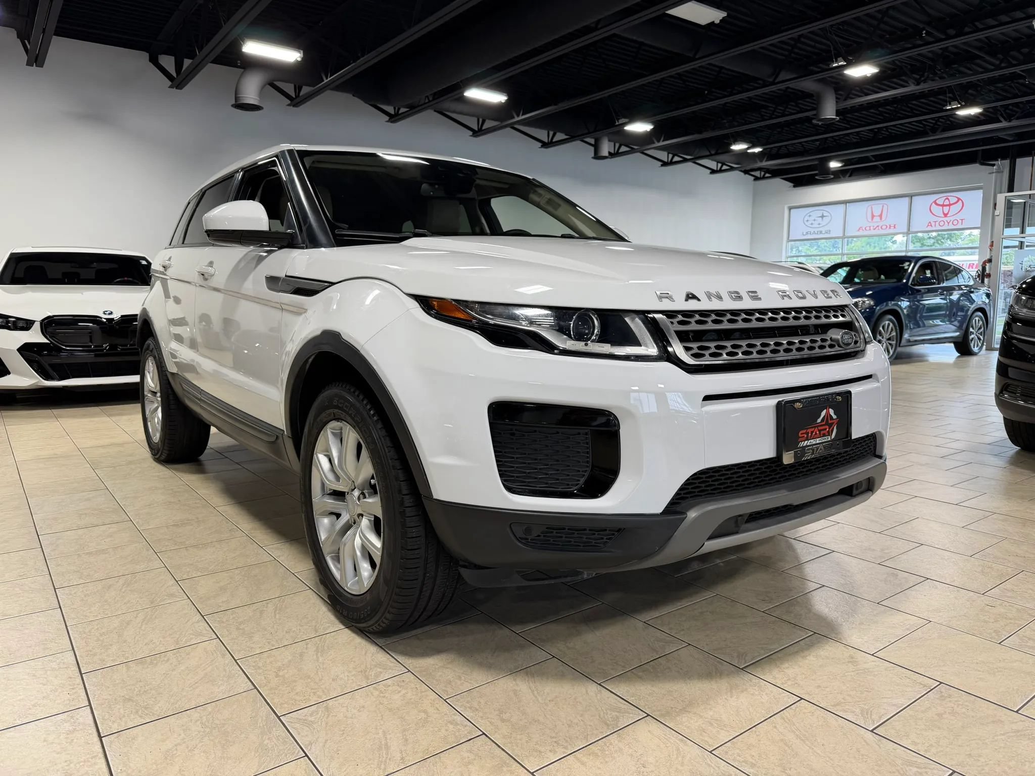 Used 2018 Land Rover Range Rover Evoque SE AWD/4WD image 9