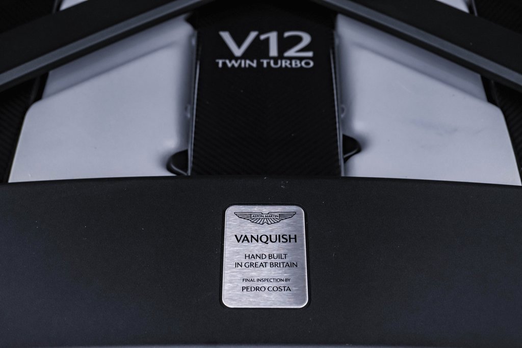Used 2025 Aston Martin Vanquish image 38