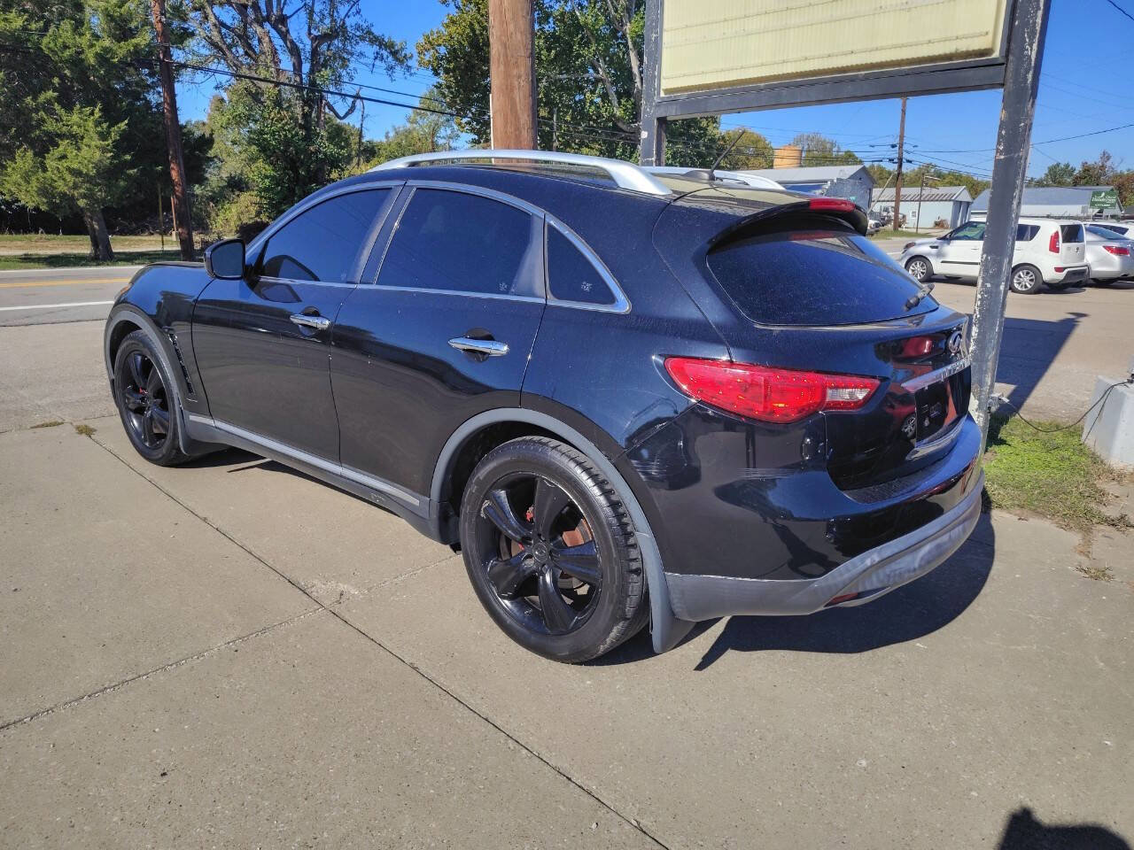 Used 2010 INFINITI FX35 AWD w/ Premium Pkg image 4