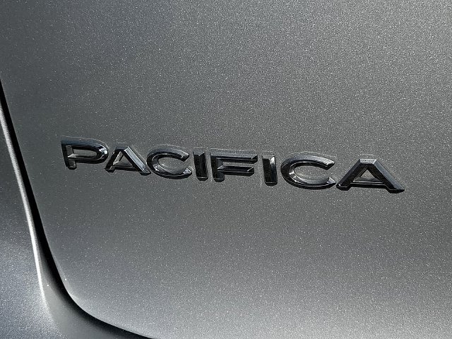 Used 2024 Chrysler Pacifica Touring-L FWD image 12