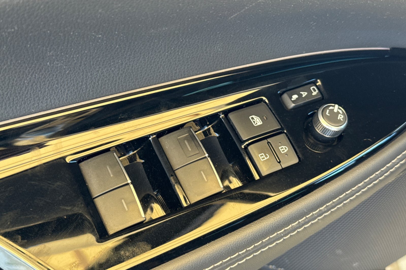 Certified 2025 Toyota Mirai XLE RWD image 14
