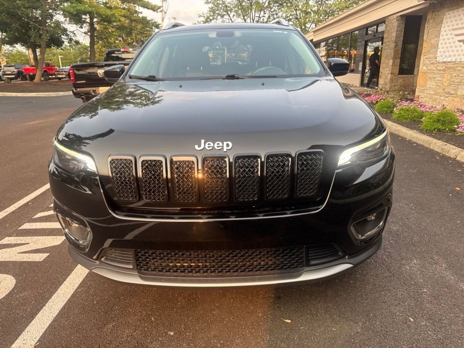 Used 2019 Jeep Cherokee Limited AWD/4WD image 8