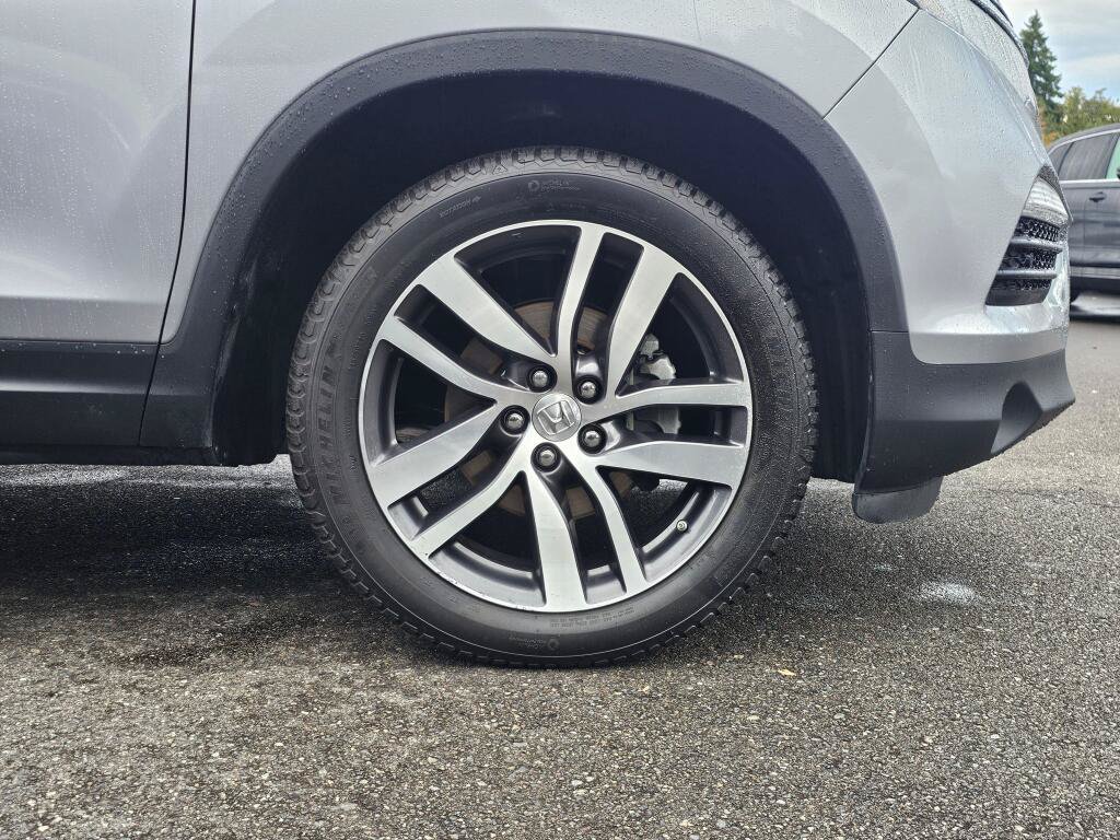 Certified 2017 Honda Pilot Elite image 9